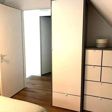 Boshuisje Grenzend Aan Het Bos. *