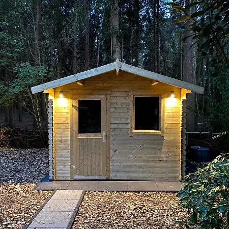 Boshuisje Grenzend Aan Het Bos. Vakantiehuis
