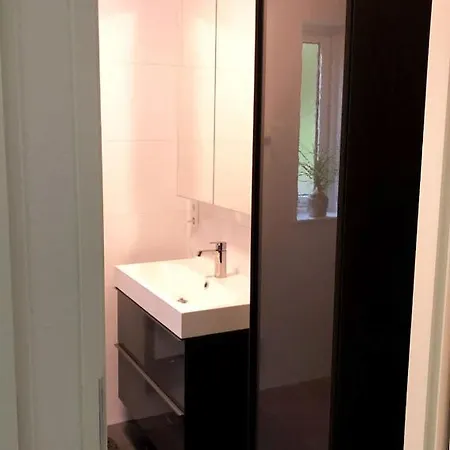 Boshuisje Grenzend Aan Het Bos. Vakantiehuis *