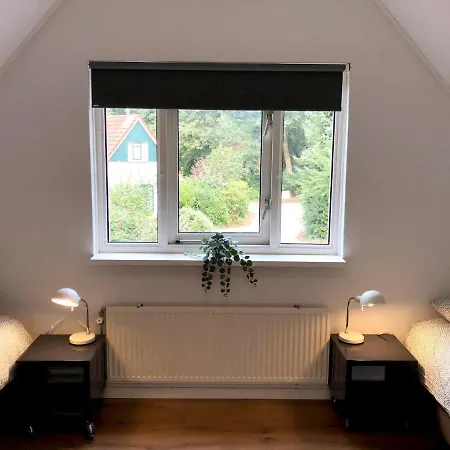 Vakantiehuis Boshuisje Grenzend Aan Het Bos.